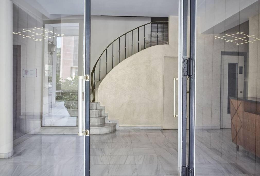 Chic N Bright 3Bd Apt With Hilton View Athens Exterior photo