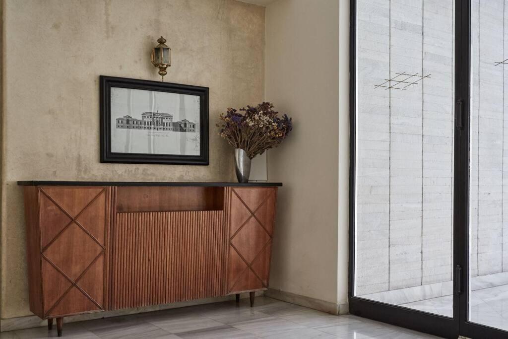 Chic N Bright 3Bd Apt With Hilton View Athens Exterior photo
